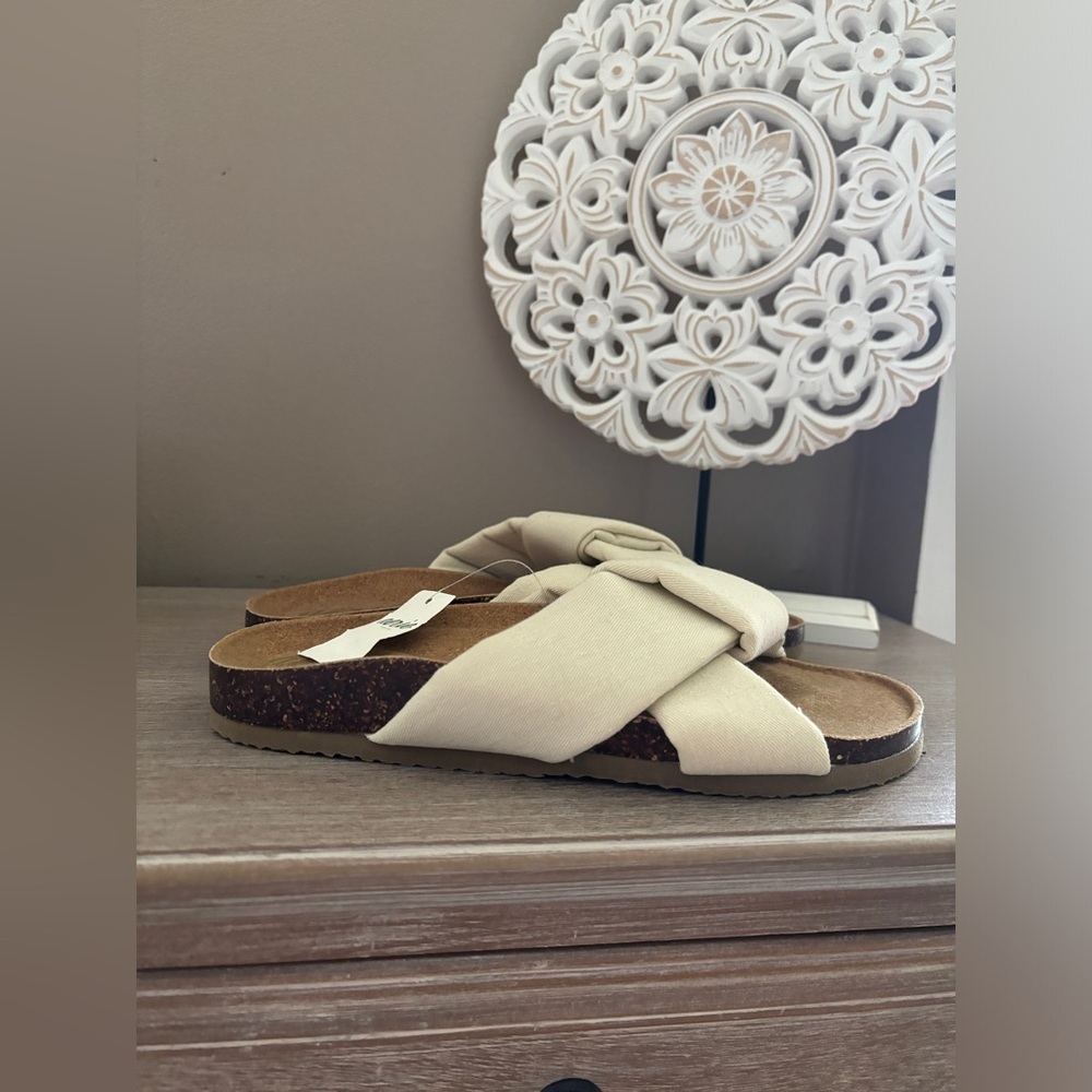 NWT Aerie Sandals - Picture 5 of 7